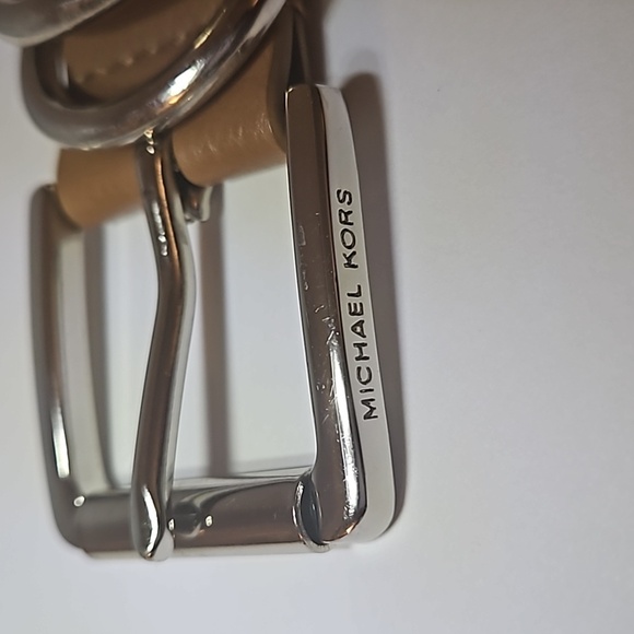 Michael Michael  Kors  Synthic Leather sz XL Tan with Silver hardwear  Pre-owned - Picture 4 of 8